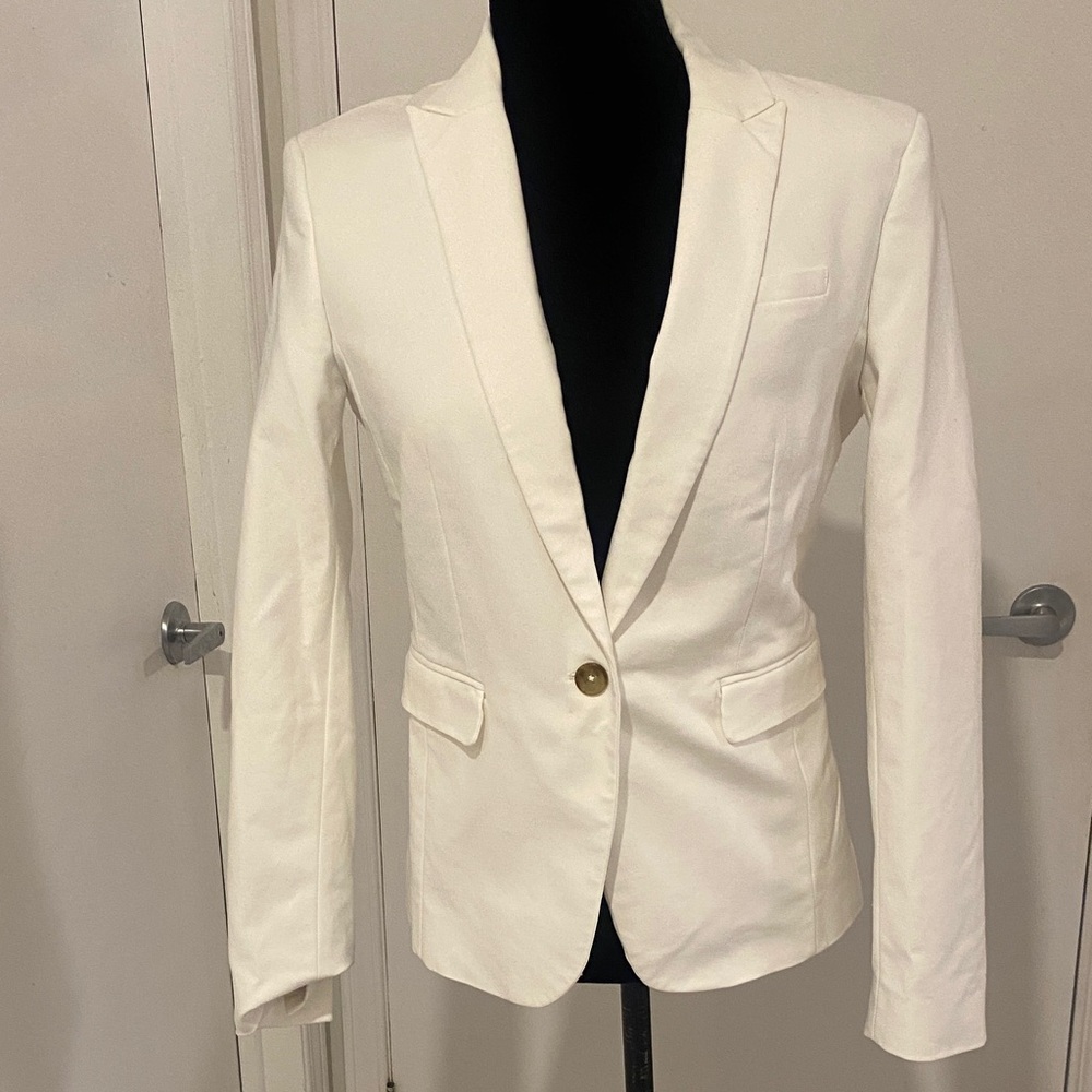 RW&CO. Women’s White fully lined cotton/poly Blazer with stretch size 6